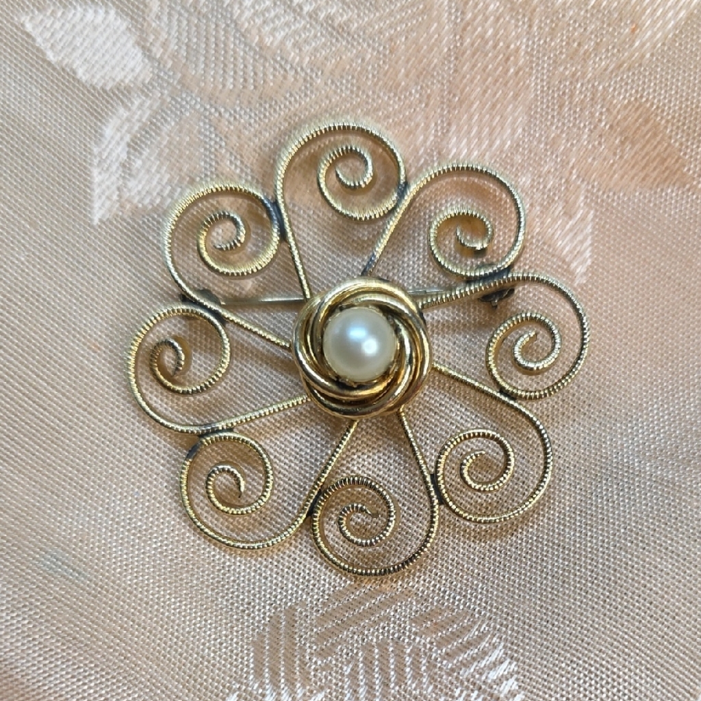 Amco 1/20 12 Kt Gold Filled Swirl Brooch. Vintage.